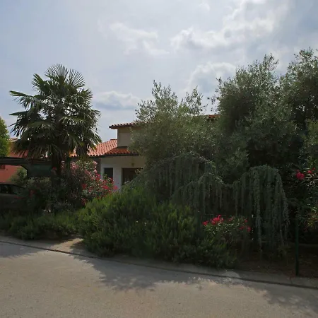 App For 5 Persons, Big Terrace, 2 Bdr, 299 라벡