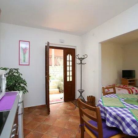 Apartment App For 5 Persons, Big Terrace, 2 Bdr, 299