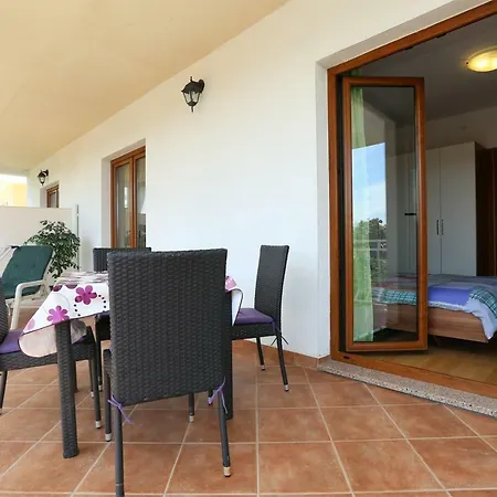 App For 5 Persons, Big Terrace, 2 Bdr, 299 Apartment Rabac